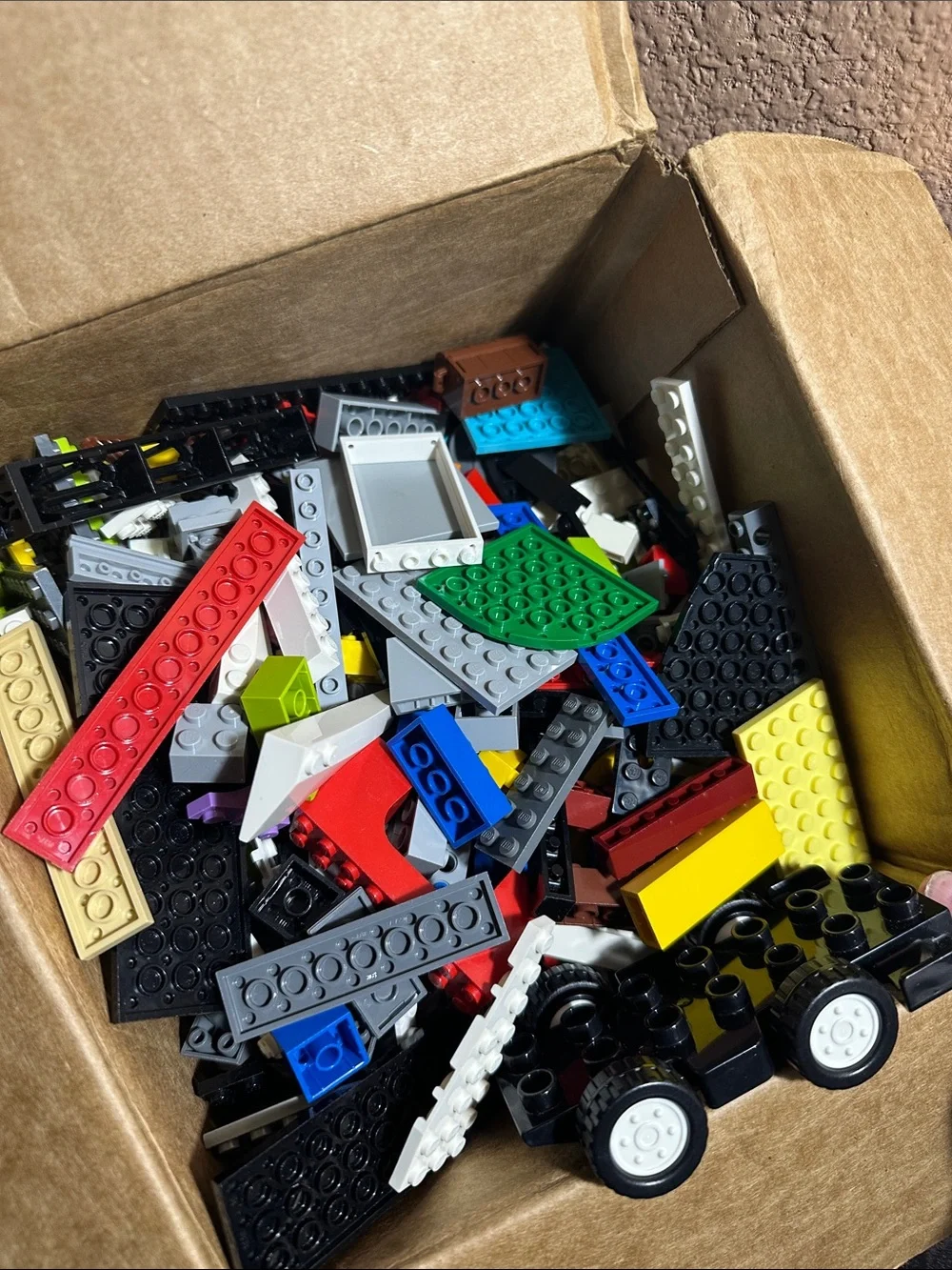 LEGO - Over 3 Pounds of Mixed Legos - Picture 3 of 4